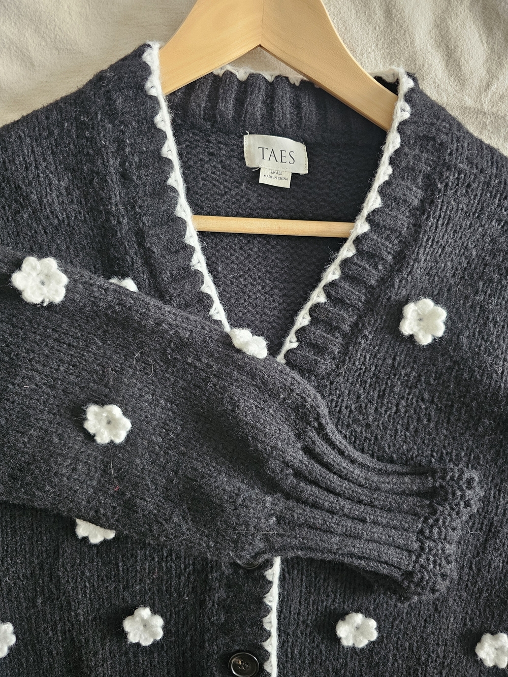 Black Cropped Cardigan White Floral Patches Size S Feminine Boho Chic - Picture 9 of 9